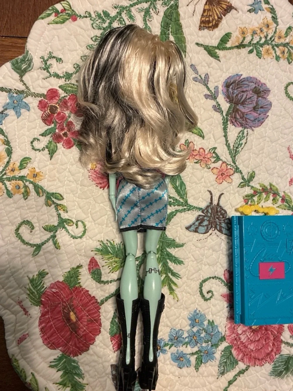 2008 Monster High Scaris: City of Frights Frankie Stein doll with suitcase